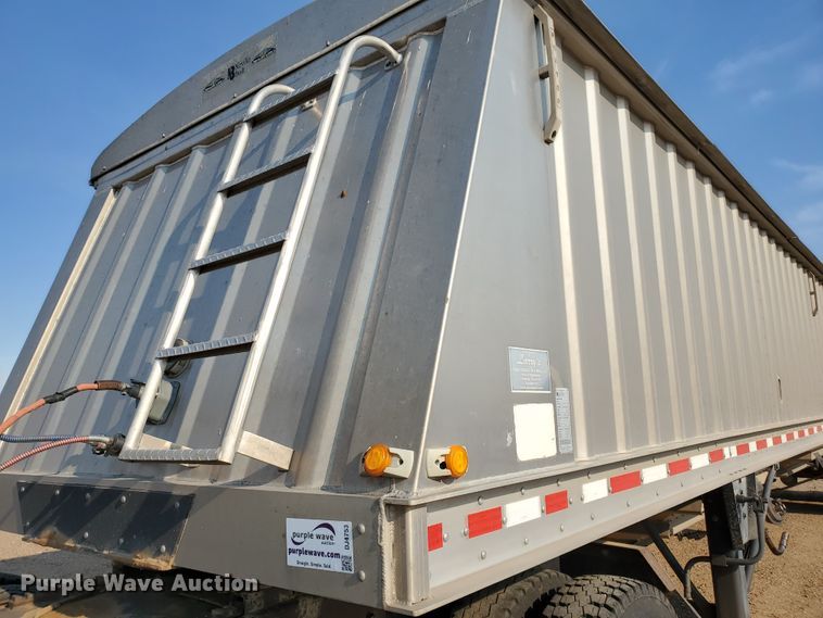 image for item DJ4753 2009 Neville double hopper bottom grain trailer