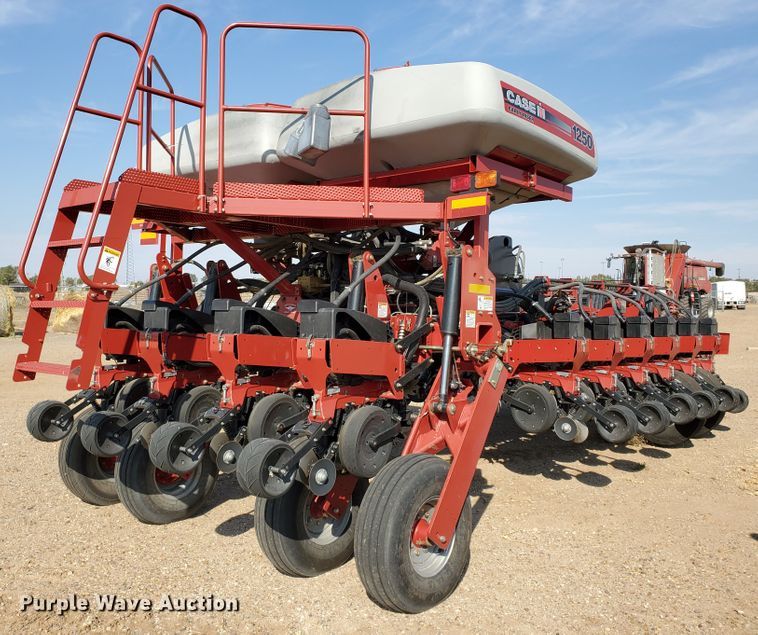 image for item DJ4756 2011 Case IH Early Riser 1250 planter