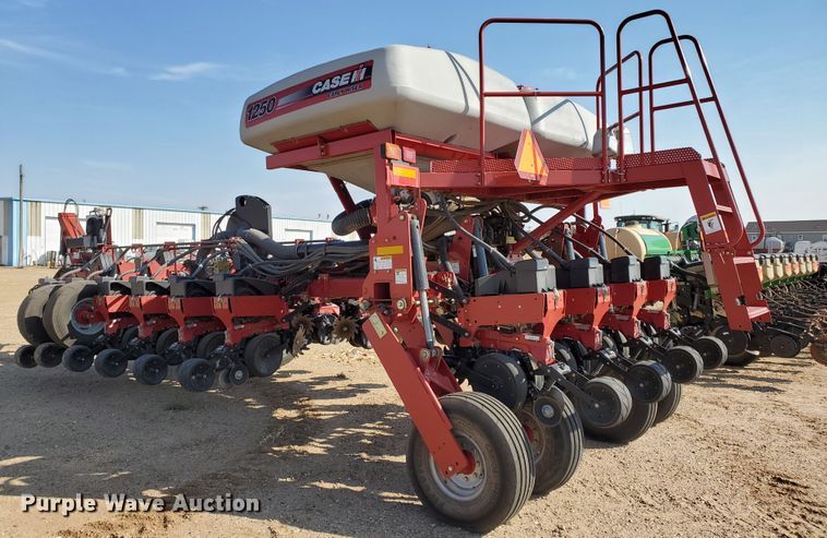 image for item DJ4756 2011 Case IH Early Riser 1250 planter