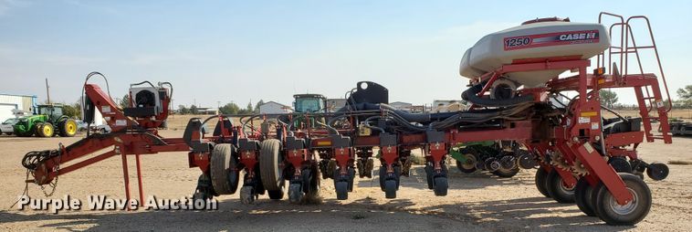 image for item DJ4756 2011 Case IH Early Riser 1250 planter