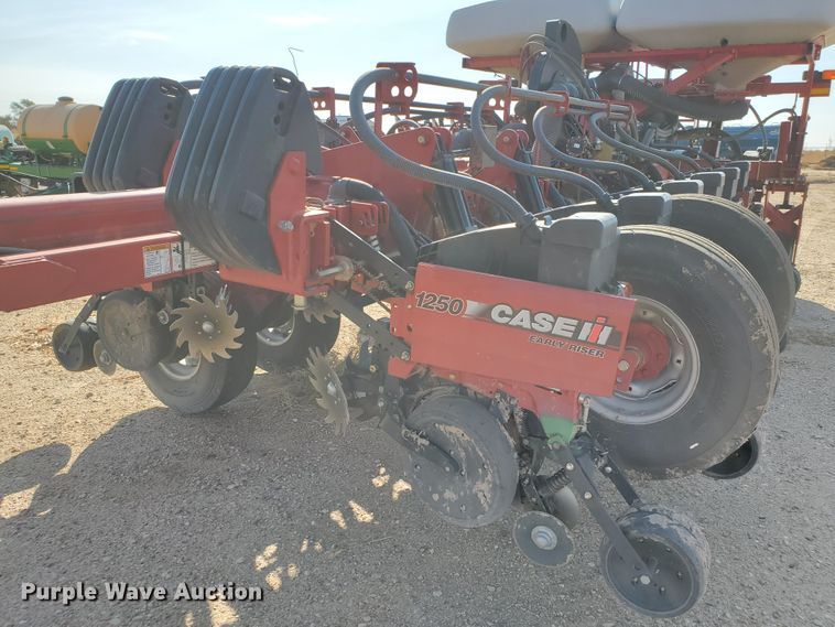 image for item DJ4756 2011 Case IH Early Riser 1250 planter