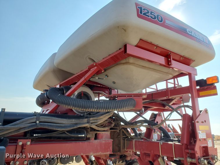 image for item DJ4756 2011 Case IH Early Riser 1250 planter