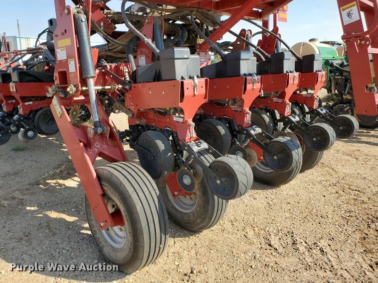 image for item DJ4756 2011 Case IH Early Riser 1250 planter