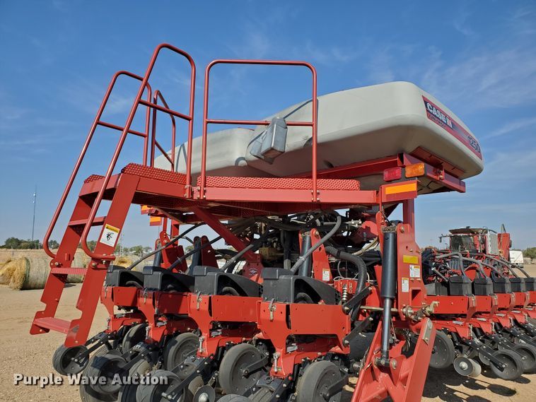 image for item DJ4756 2011 Case IH Early Riser 1250 planter