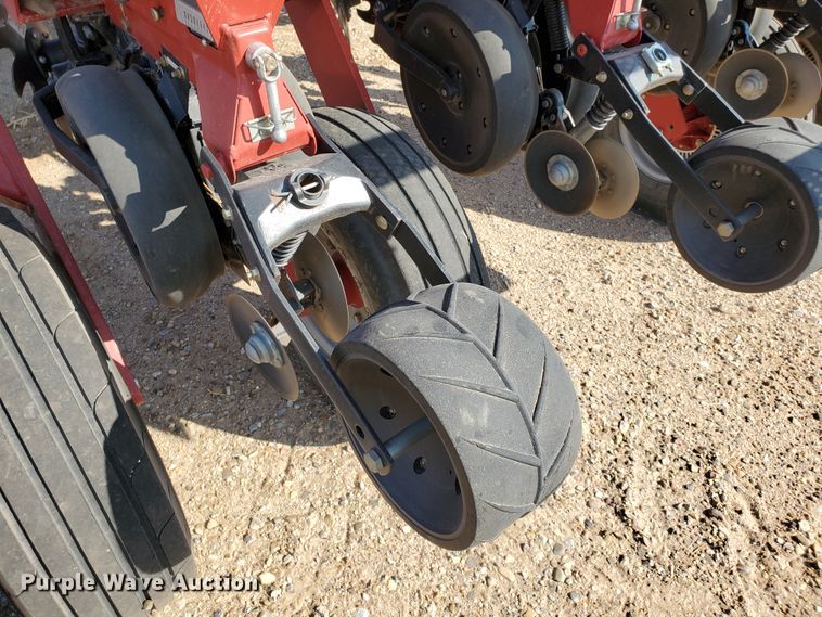 image for item DJ4756 2011 Case IH Early Riser 1250 planter