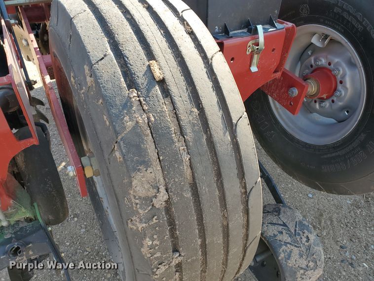 image for item DJ4756 2011 Case IH Early Riser 1250 planter