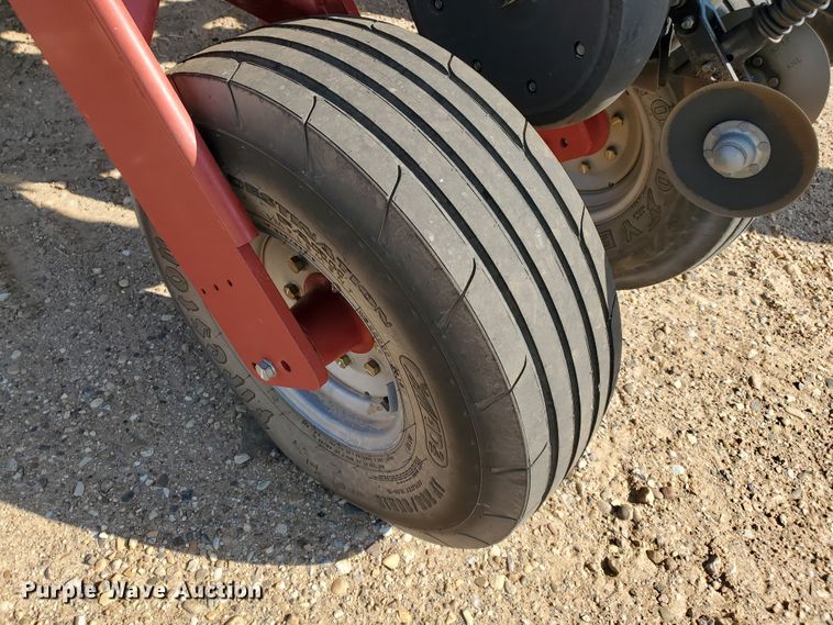 image for item DJ4756 2011 Case IH Early Riser 1250 planter