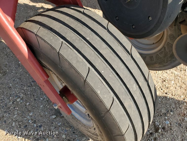 image for item DJ4756 2011 Case IH Early Riser 1250 planter