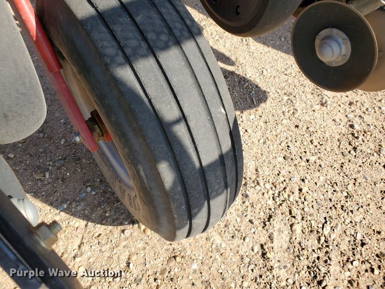 image for item DJ4756 2011 Case IH Early Riser 1250 planter