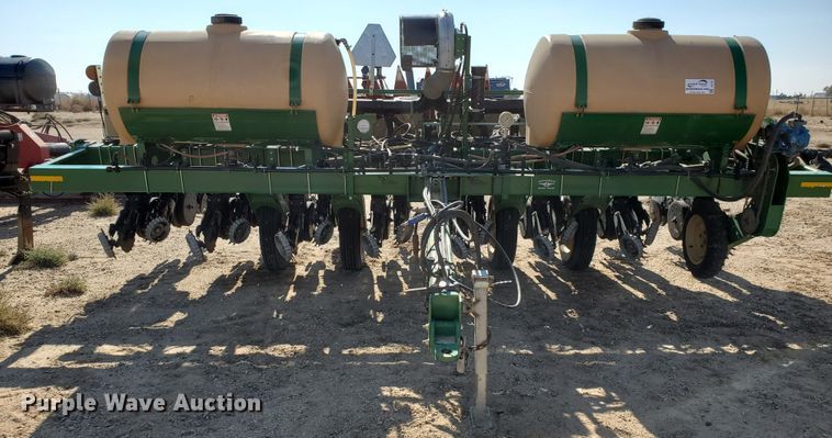 image for item DJ4757 2017 Great Plains YP825A-16TR twin row planter