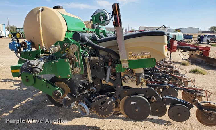 image for item DJ4757 2017 Great Plains YP825A-16TR twin row planter