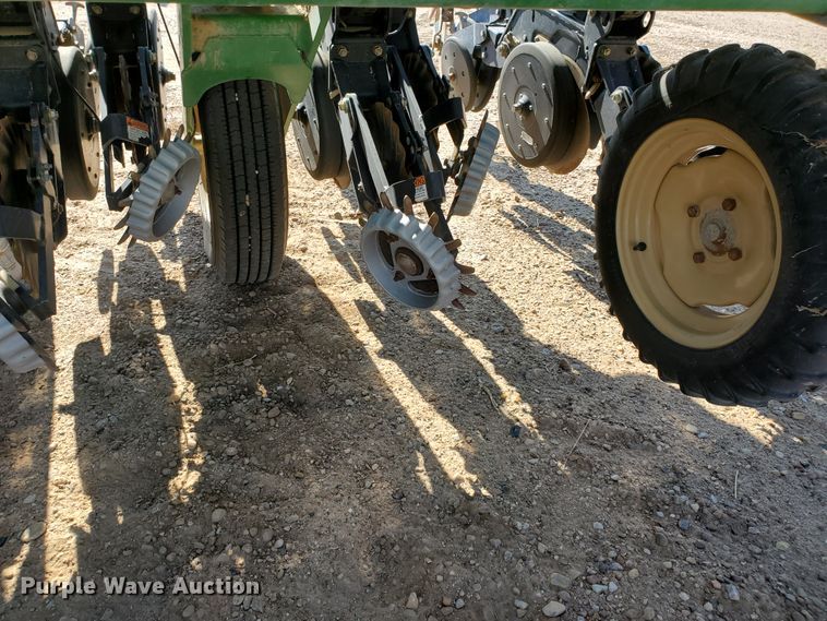 image for item DJ4757 2017 Great Plains YP825A-16TR twin row planter