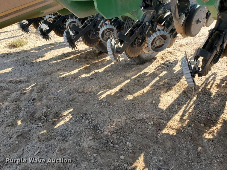 image for item DJ4757 2017 Great Plains YP825A-16TR twin row planter