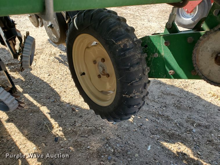 image for item DJ4757 2017 Great Plains YP825A-16TR twin row planter