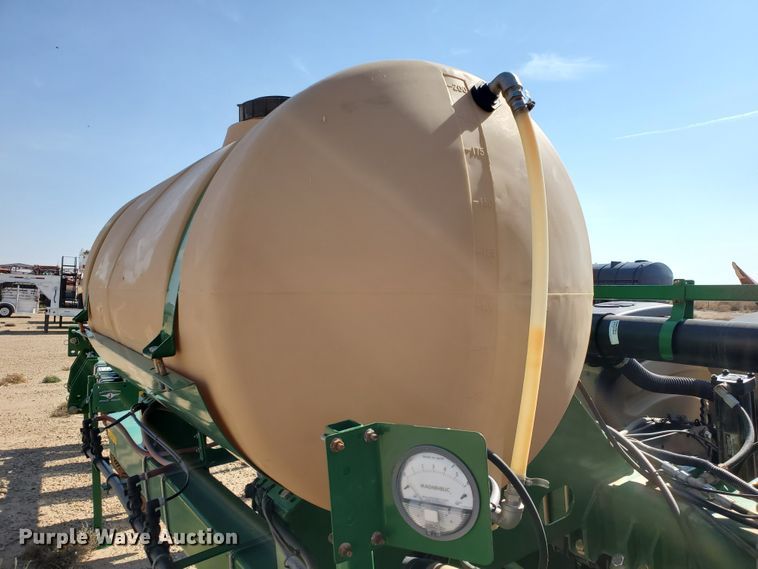 image for item DJ4757 2017 Great Plains YP825A-16TR twin row planter