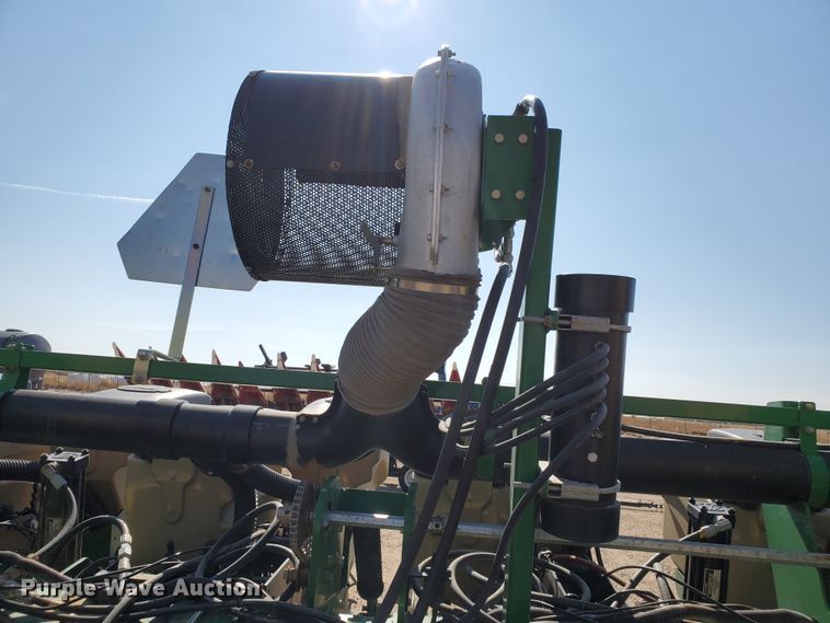 image for item DJ4757 2017 Great Plains YP825A-16TR twin row planter