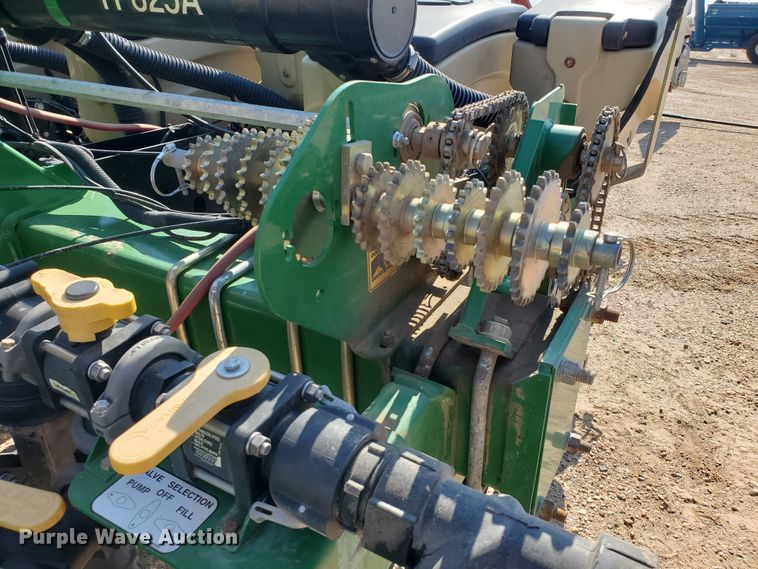 image for item DJ4757 2017 Great Plains YP825A-16TR twin row planter