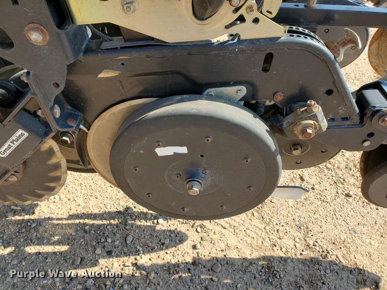 image for item DJ4757 2017 Great Plains YP825A-16TR twin row planter