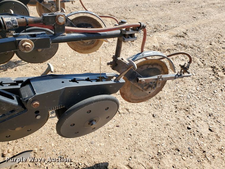 image for item DJ4757 2017 Great Plains YP825A-16TR twin row planter