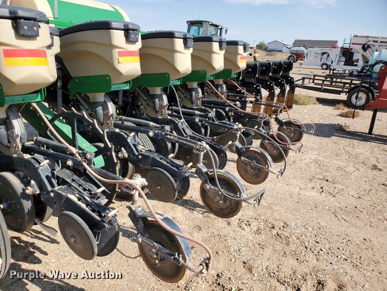 image for item DJ4757 2017 Great Plains YP825A-16TR twin row planter
