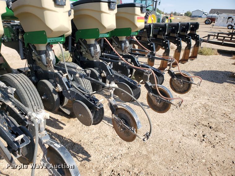 image for item DJ4757 2017 Great Plains YP825A-16TR twin row planter