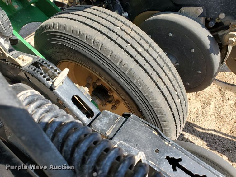 image for item DJ4757 2017 Great Plains YP825A-16TR twin row planter