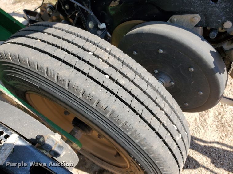 image for item DJ4757 2017 Great Plains YP825A-16TR twin row planter