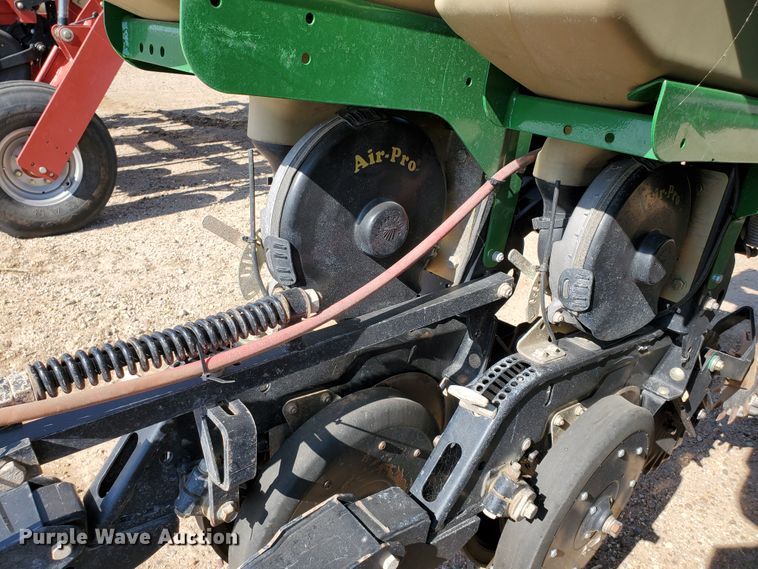 image for item DJ4757 2017 Great Plains YP825A-16TR twin row planter