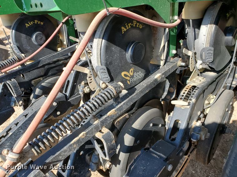 image for item DJ4757 2017 Great Plains YP825A-16TR twin row planter