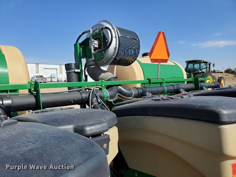 image for item DJ4757 2017 Great Plains YP825A-16TR twin row planter