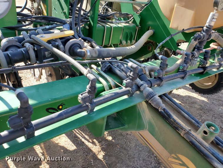 image for item DJ4757 2017 Great Plains YP825A-16TR twin row planter