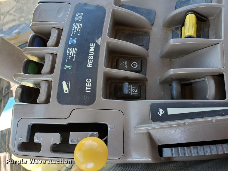 image for item DJ4763 2010 John Deere 8320R  MFWD tractor