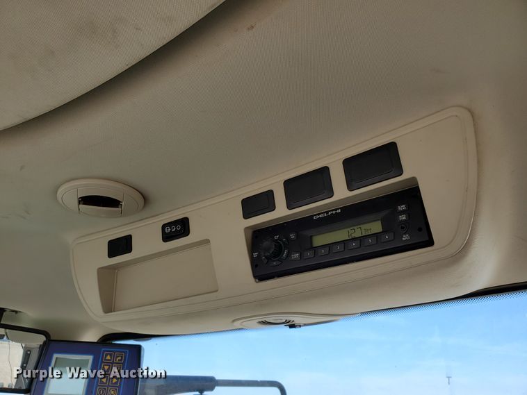 image for item DJ4763 2010 John Deere 8320R  MFWD tractor