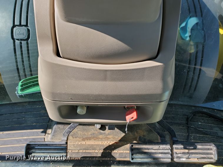 image for item DJ4763 2010 John Deere 8320R  MFWD tractor