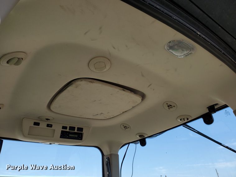 image for item DJ4763 2010 John Deere 8320R  MFWD tractor