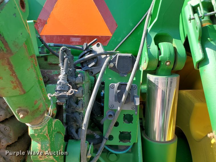 image for item DJ4763 2010 John Deere 8320R  MFWD tractor