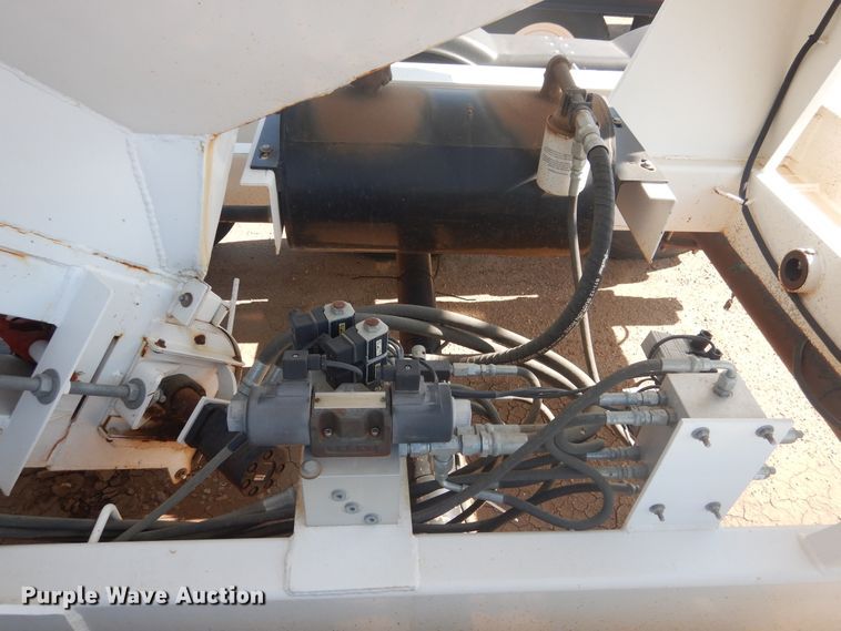 image for item DJ4765 2010 Par-Kan PK-341435 seed tender trailer