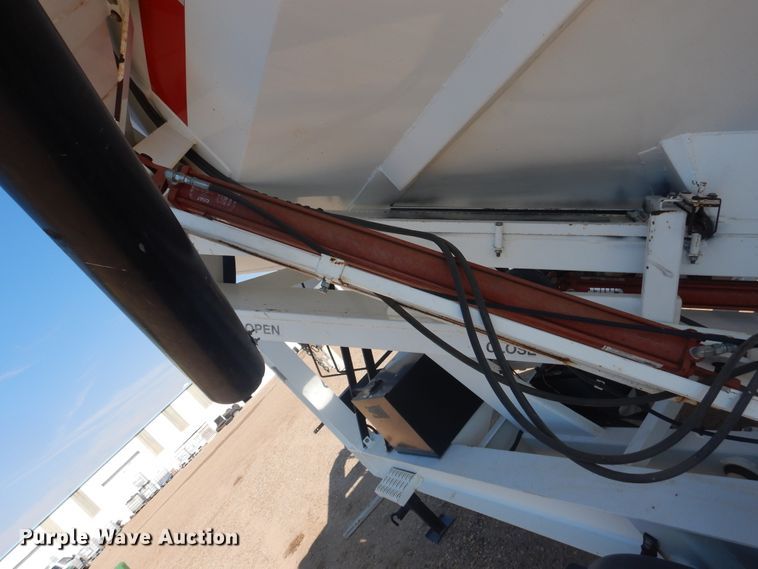 image for item DJ4765 2010 Par-Kan PK-341435 seed tender trailer