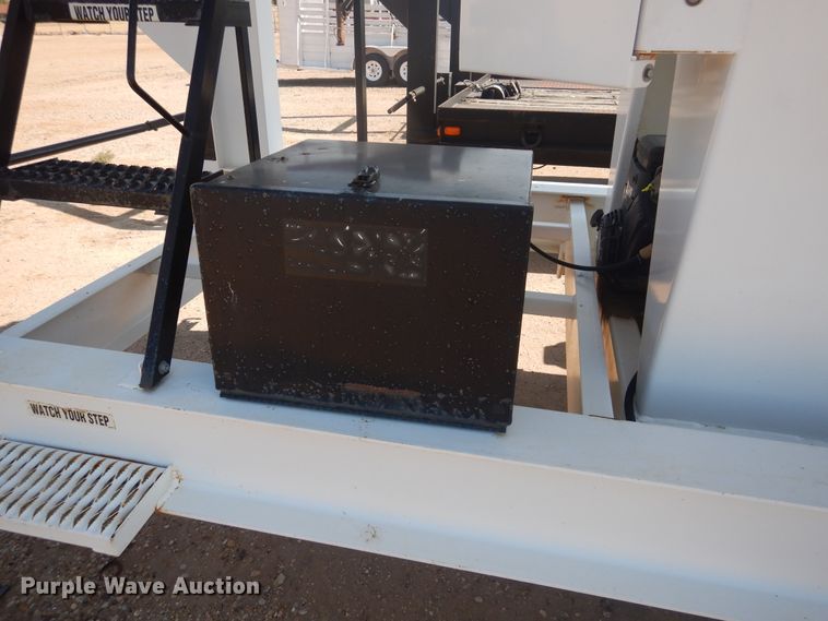 image for item DJ4765 2010 Par-Kan PK-341435 seed tender trailer