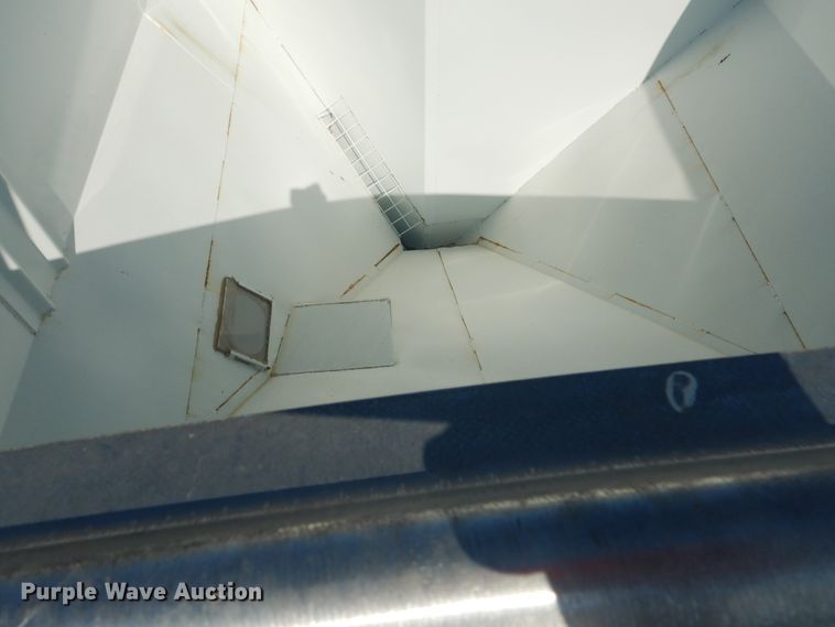 image for item DJ4765 2010 Par-Kan PK-341435 seed tender trailer