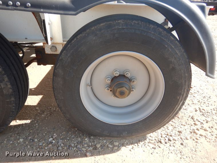 image for item DJ4765 2010 Par-Kan PK-341435 seed tender trailer