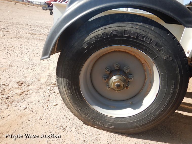 image for item DJ4765 2010 Par-Kan PK-341435 seed tender trailer