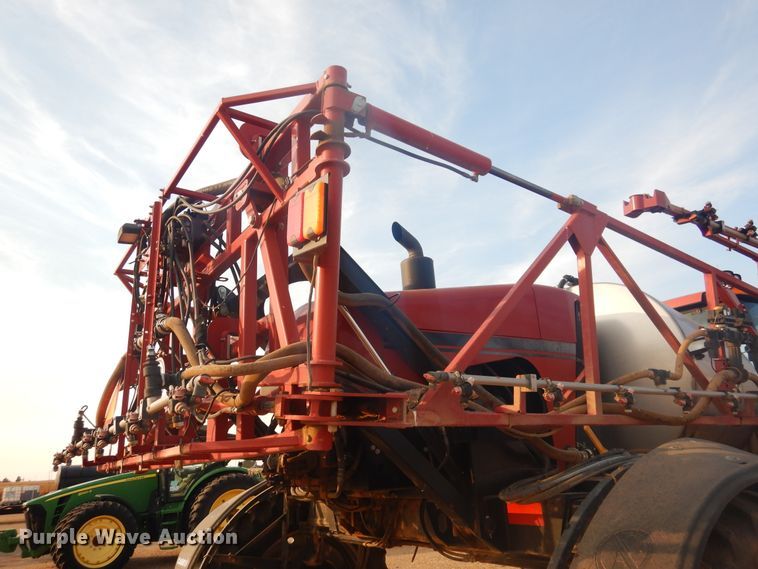 image for item DJ4774 2011 Case IH Patriot 3330  sprayer