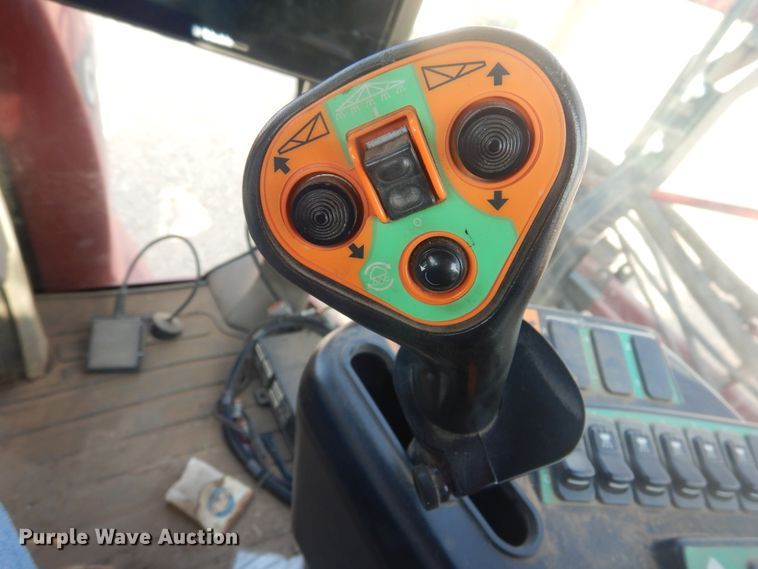 image for item DJ4774 2011 Case IH Patriot 3330  sprayer