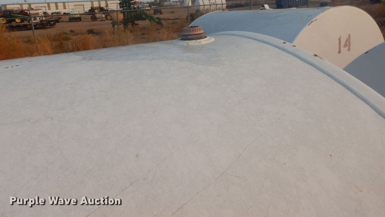 image for item DJ4778 (6) fuel tanks