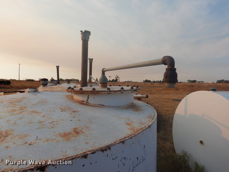 image for item DJ4778 (6) fuel tanks