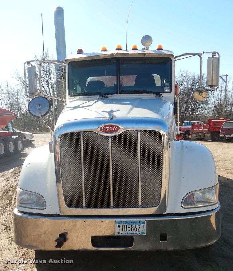 image for item AF9931 2011 Peterbilt 384  semi truck