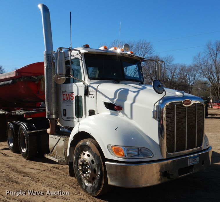 image for item AF9931 2011 Peterbilt 384  semi truck