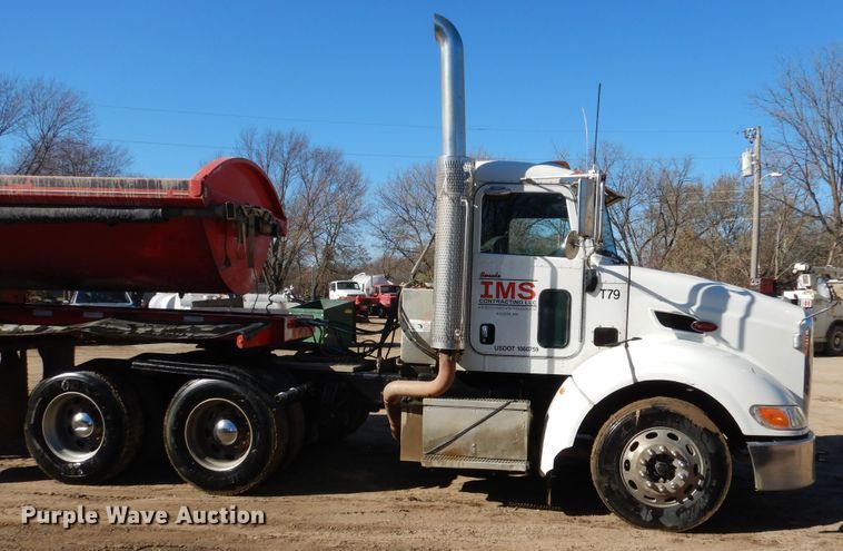image for item AF9931 2011 Peterbilt 384  semi truck