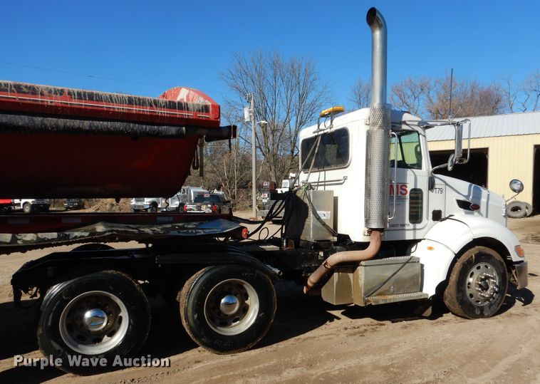 image for item AF9931 2011 Peterbilt 384  semi truck